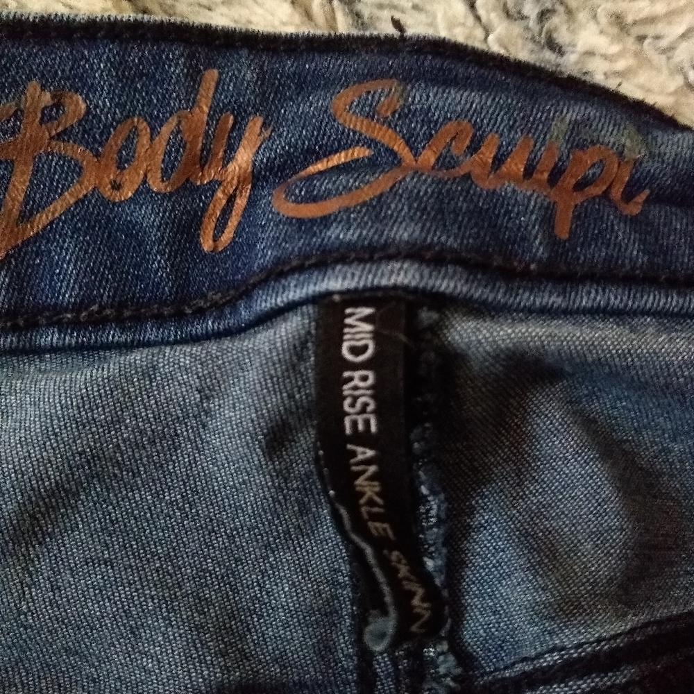 Mid Rise Distressed Jeans - Picture 2 of 4